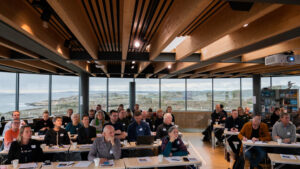 Mange deltakere i sal på besøkssenteret, hvor Færderseminaret holdes